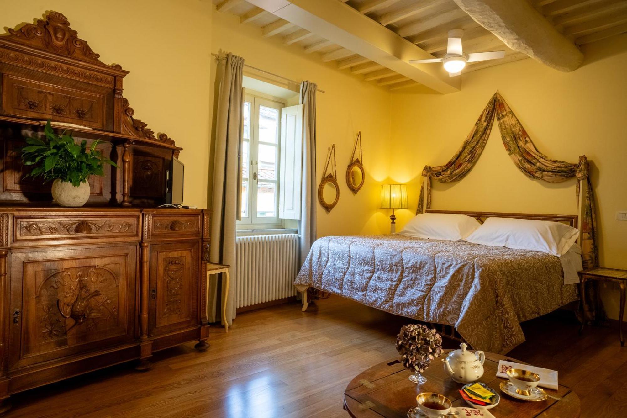 Bed and Breakfast Palazzo Rocchi - Residenza D'Epoca Лукка Экстерьер фото