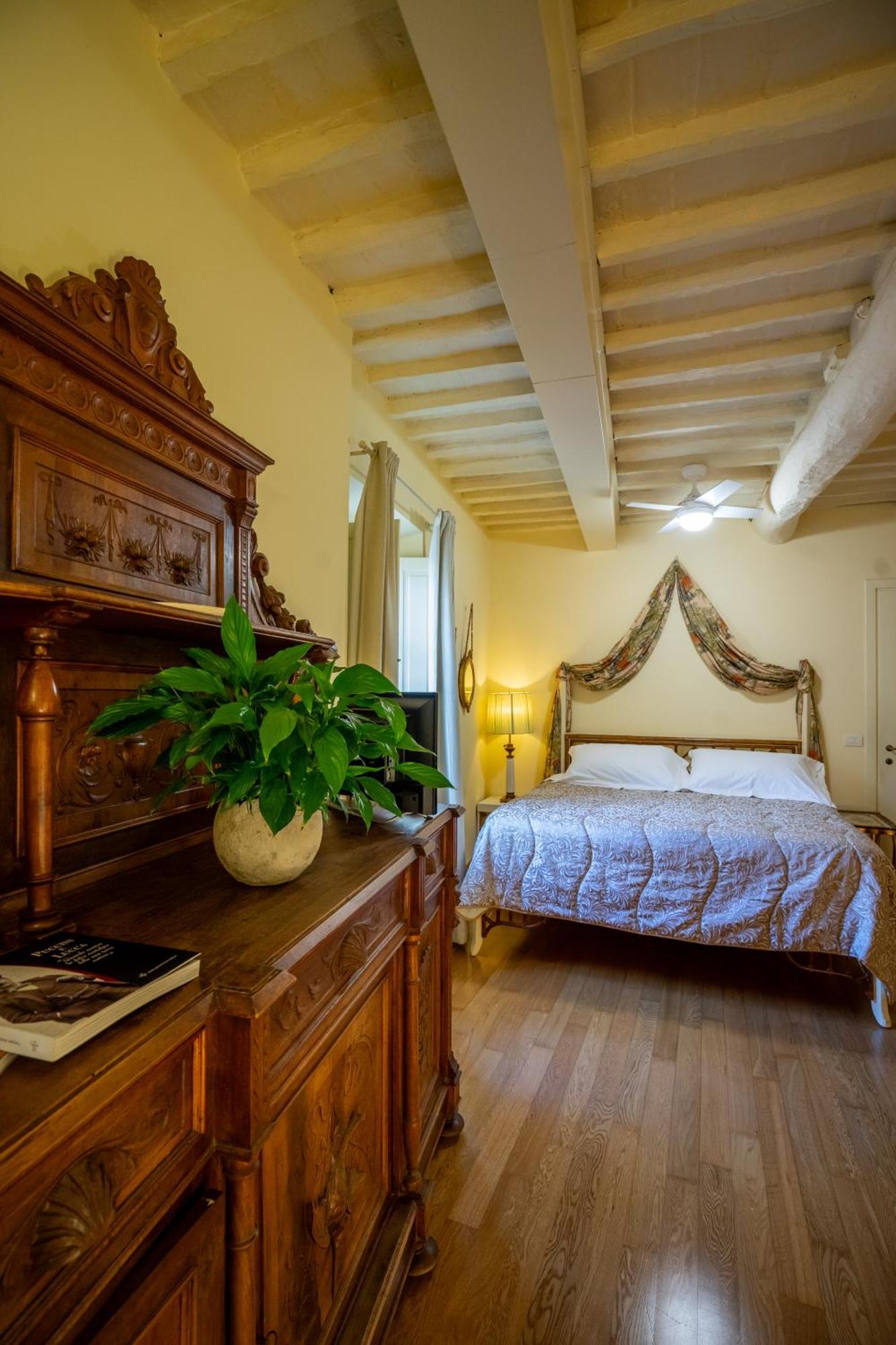 Bed and Breakfast Palazzo Rocchi - Residenza D'Epoca Лукка Экстерьер фото