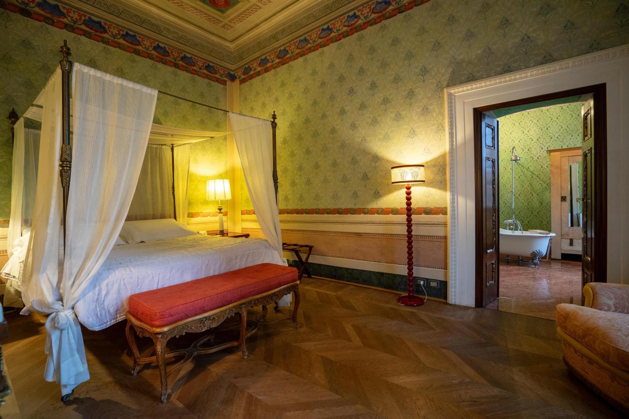 Bed and Breakfast Palazzo Rocchi - Residenza D'Epoca Лукка Экстерьер фото