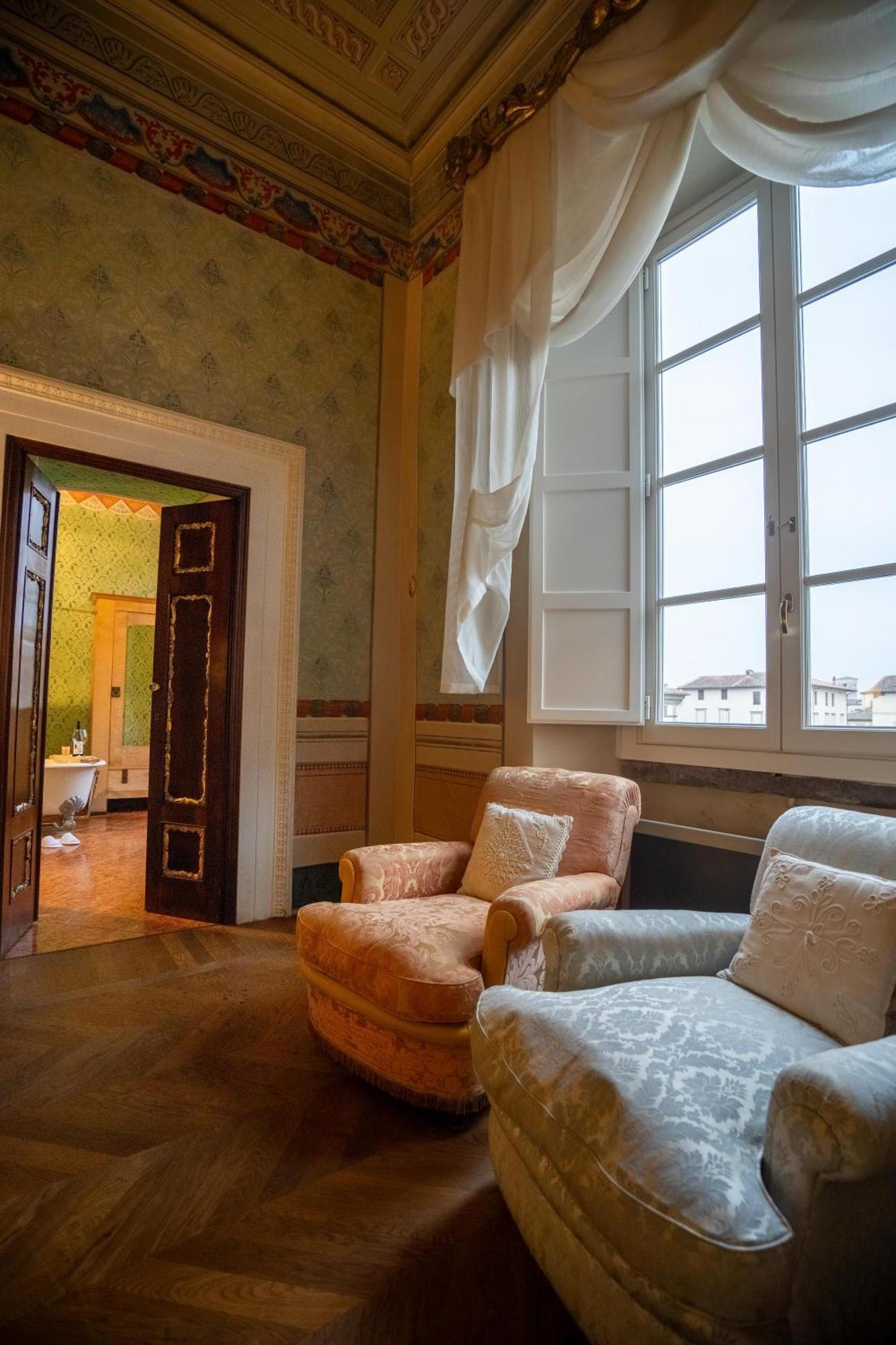 Bed and Breakfast Palazzo Rocchi - Residenza D'Epoca Лукка Экстерьер фото