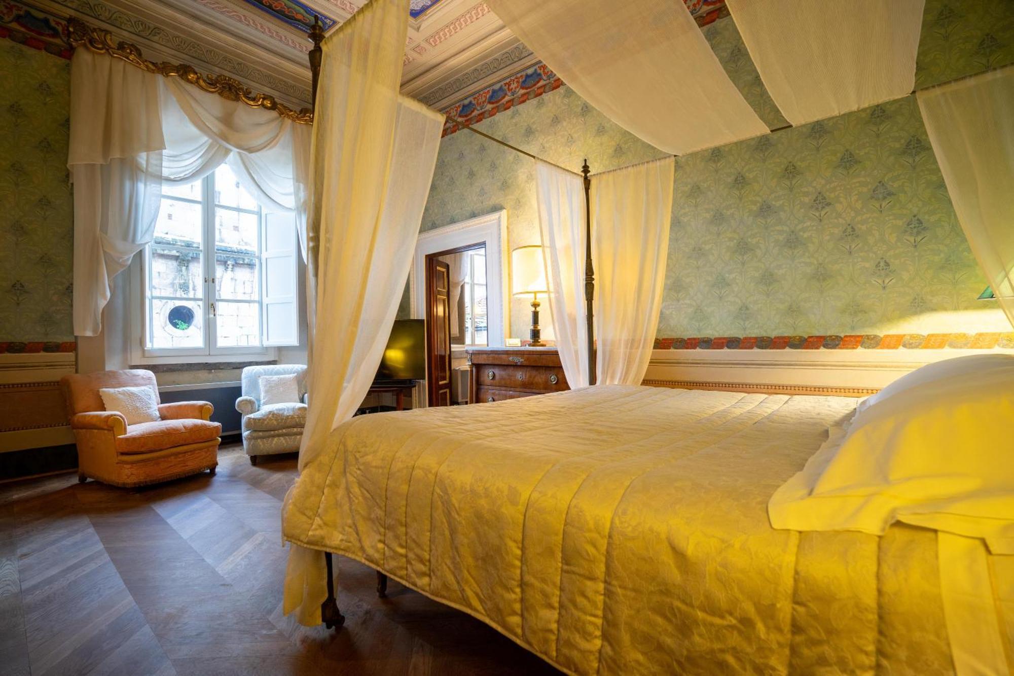 Bed and Breakfast Palazzo Rocchi - Residenza D'Epoca Лукка Экстерьер фото