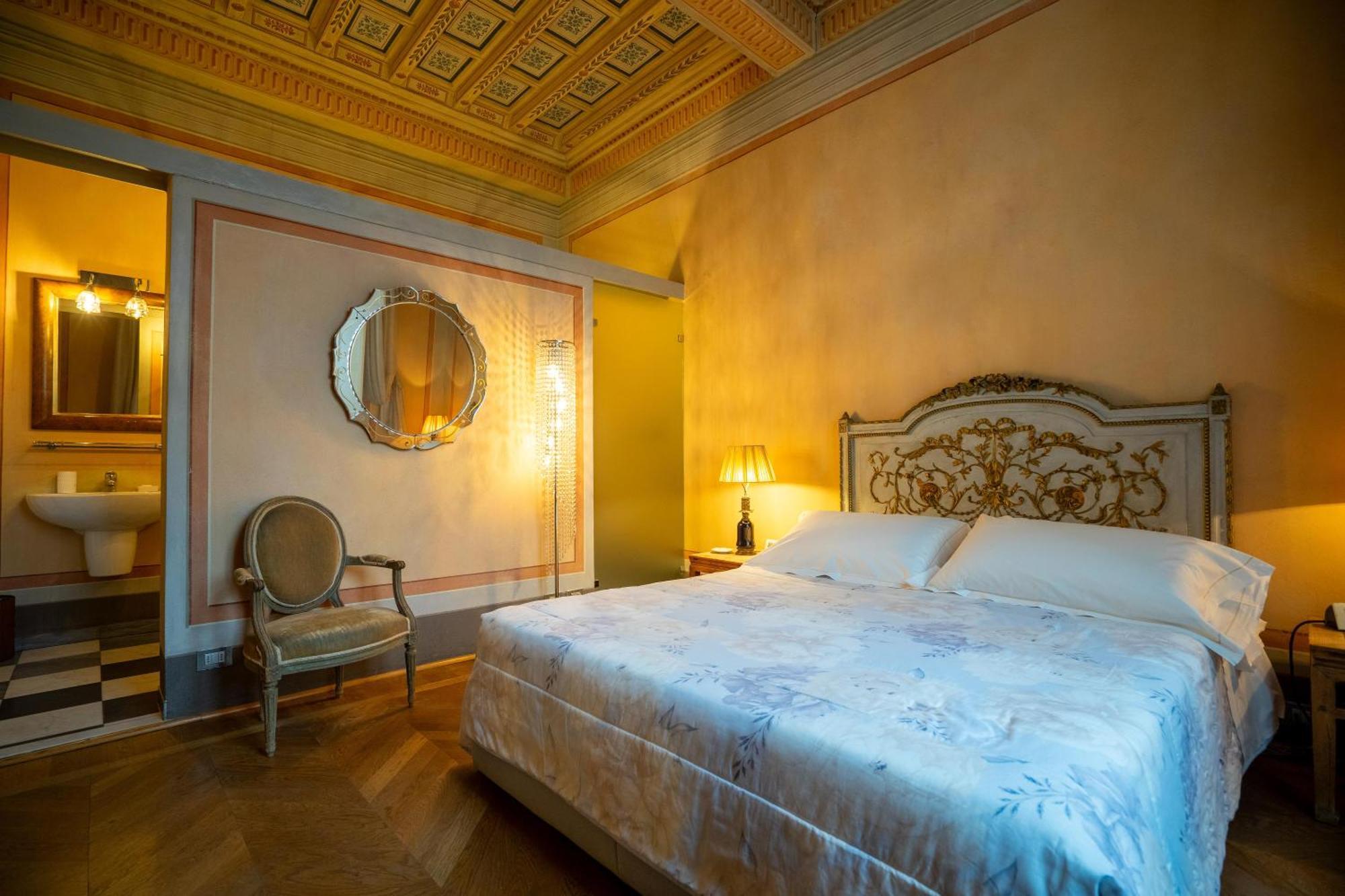 Bed and Breakfast Palazzo Rocchi - Residenza D'Epoca Лукка Экстерьер фото